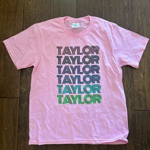 Kids Taylor Swift shirt, size M